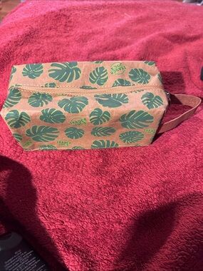 Trader Joe's Green Leaf Print Dopp Kit